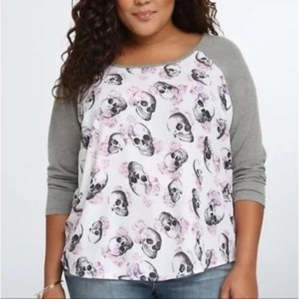 Torrid Skull Roses Raglan T Shirt Tee Top Grey White Women’s size Large 10 12